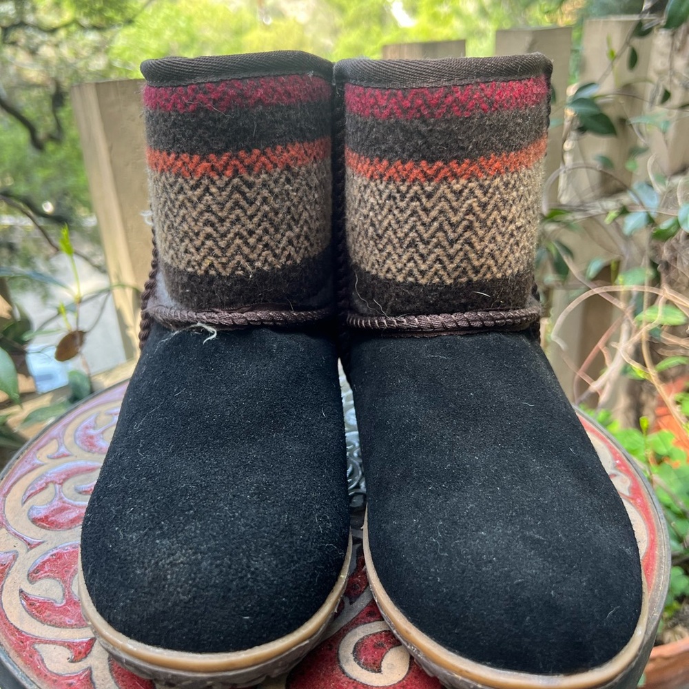 Cozy Black and Brown Knit Boots